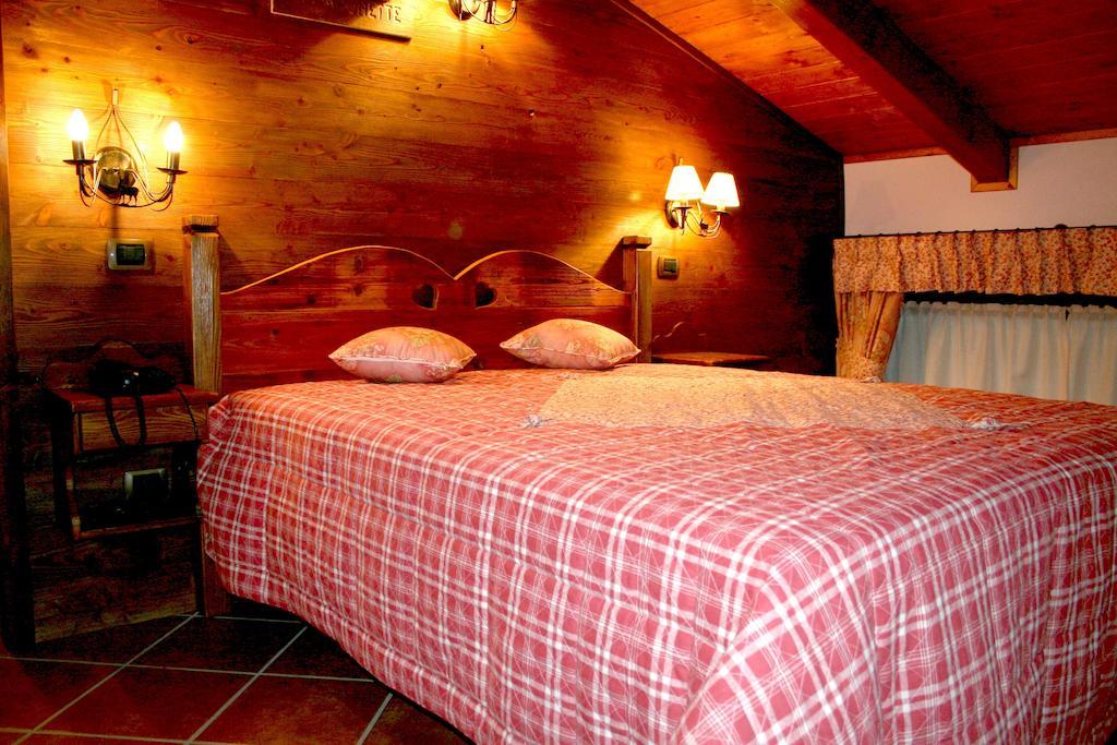 La Maisonnette Montjovet Chambre photo